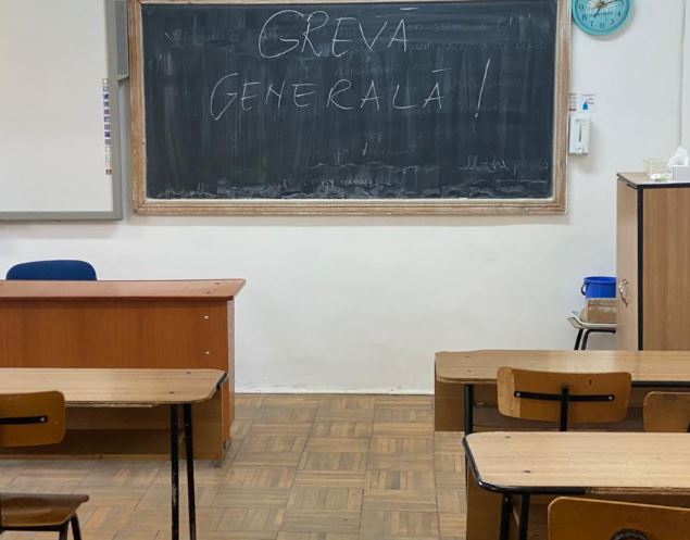 Un profesor debutant are unul din cele mai mici venituri din România/Foto: FSLI România Facebook.com