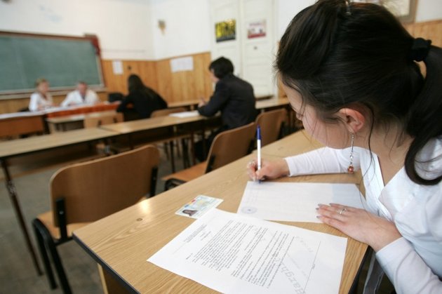 Elevi care susțin examenul de bacalaureat. Foto arhivă monitorulcj.ro