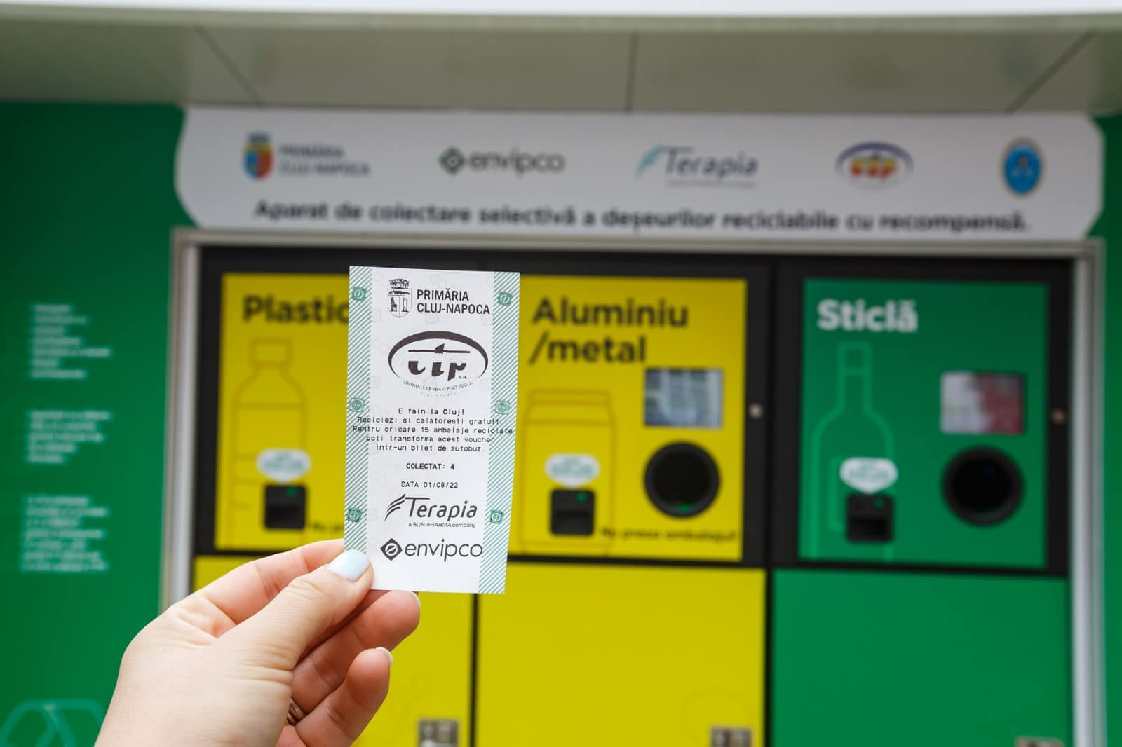 Bilet gratuit de autobuz în schimbul reciclării / Foto: Emil Boc - Facebook