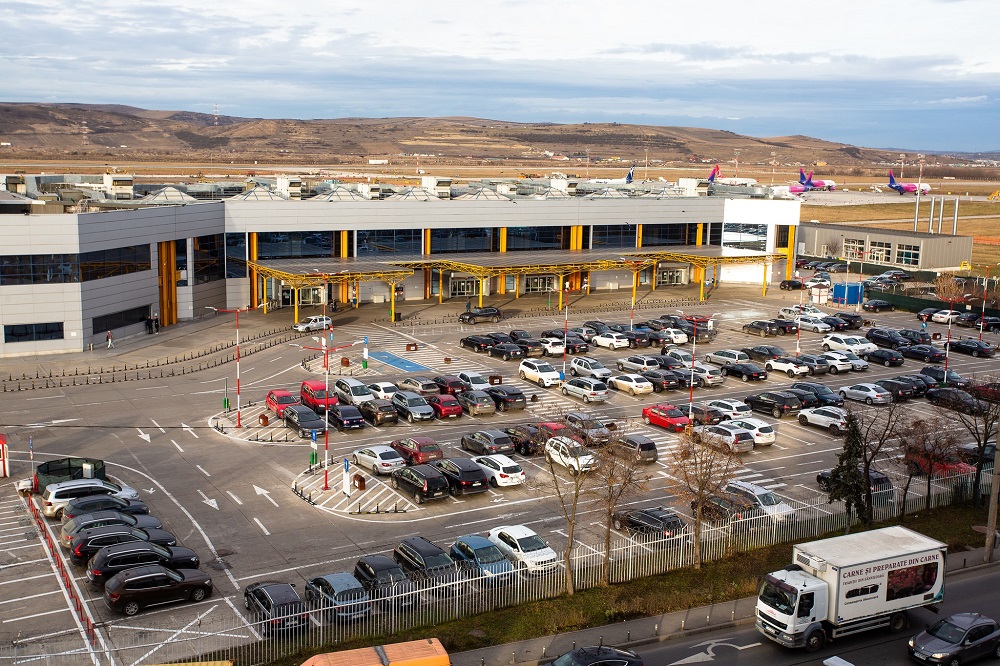 Tarifele de parcare din incinta aeroportului, administrate de GOTO, sunt mai mari decât parcările administrate de aeroport. Foto GOTO Parking