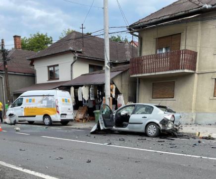 Accident cu victime pe DN1E60. O minoră și un bărbat, transportați la spital/Foto: Info Trafic jud. Cluj Facebook.com