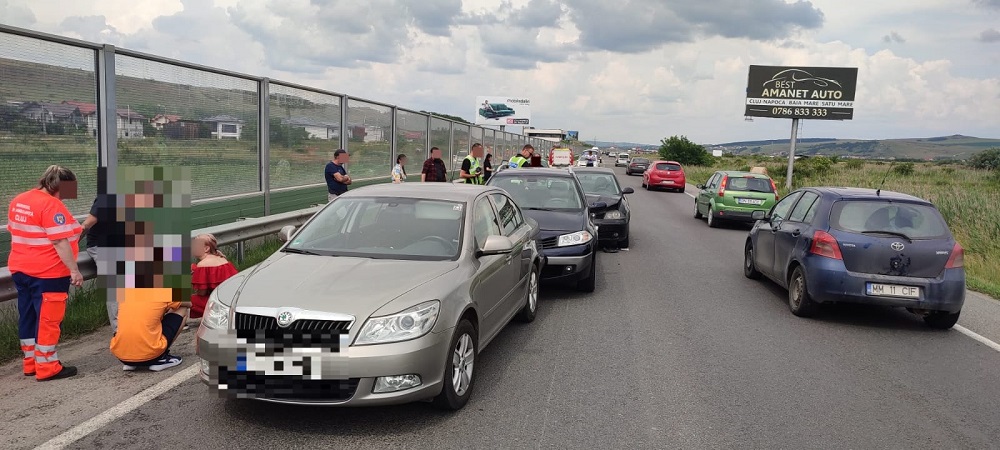 Accident la Apahida cu 4 mașini implicate. Foto ISU Cluj