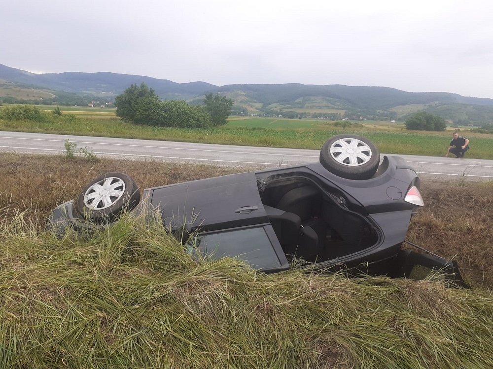 Mașină răsturnată la Câțcău. Foto ISU Cluj