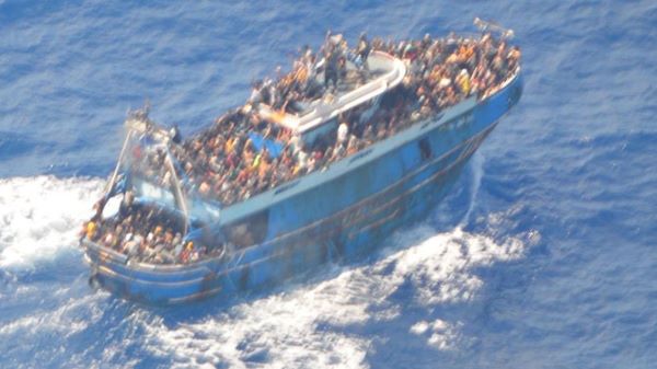 Migranți pe barcă/ Foto: @ABoatReport - Twitter