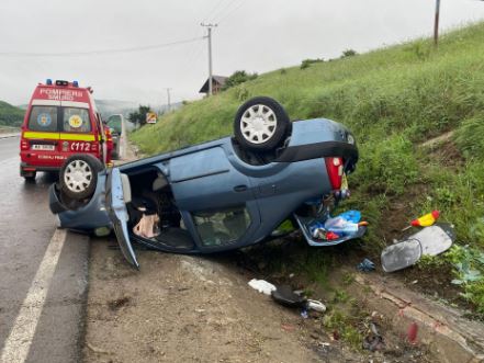 Accident rutier în localitatea Vâlcele. Mașină răsturnată. O femeie a avut nevoie de îngrijiri medicale la UPU Cluj/Foto: USU Cluj