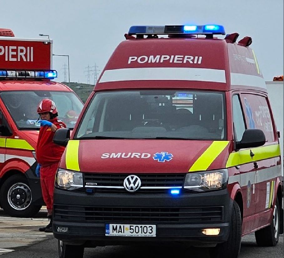 Copil de 2 ani, preluat de ambulanță / Foto: ISU Cluj - Facebook