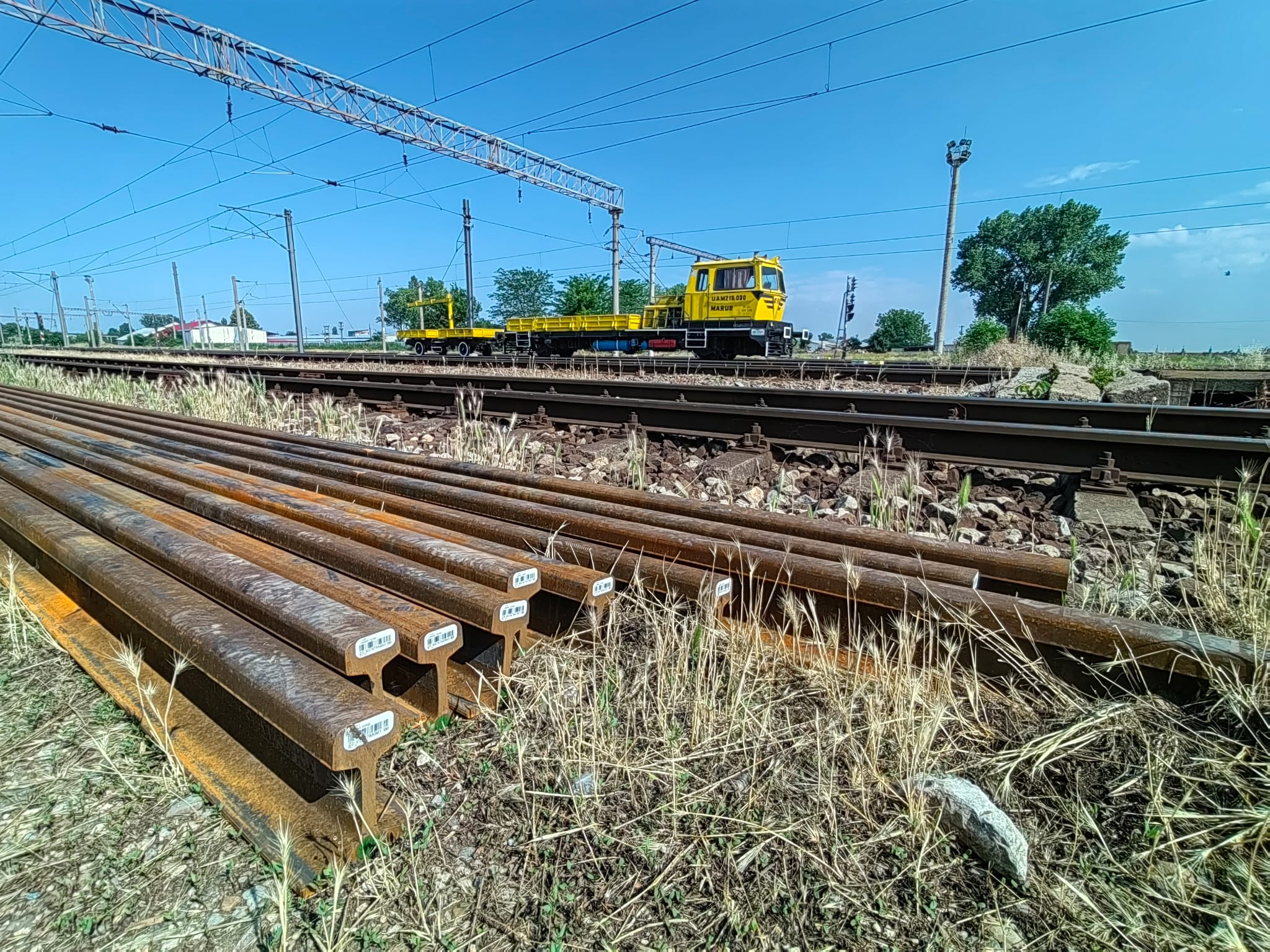 Electrificarea căii ferate Cluj-Oradea va ÎNCHIDE complet circulația feroviară. FOTO: Facebook/ CFR Infrastructură