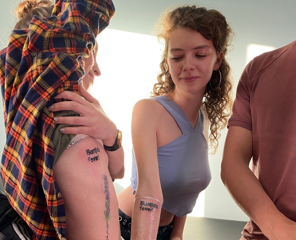 Tatuaje cu mesajul Bonțida Fever pe corpul unor tineri curajoși. Foto: Electric Castle