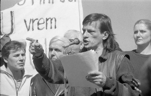 Călin Nemeș, acuzând criminalii din 1989 / Foto: Asociația București