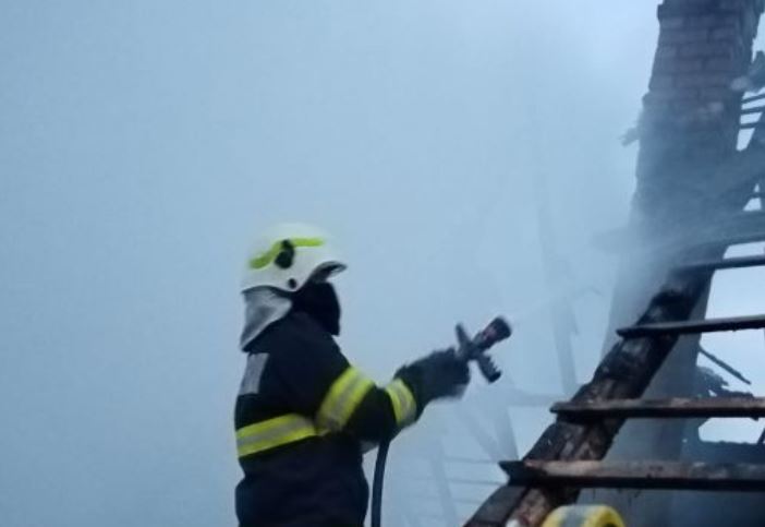 Pompier care stinge un incendiu / Foto: arhivă ISU Cluj