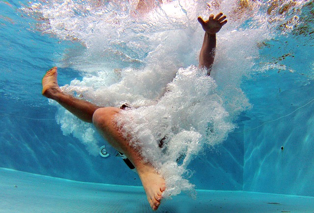 Copil care se îneacă/ Foto: pixabay.com
