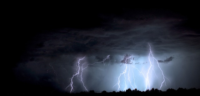 Fulgere în timpul furtunii/ Foto: pixabay.com