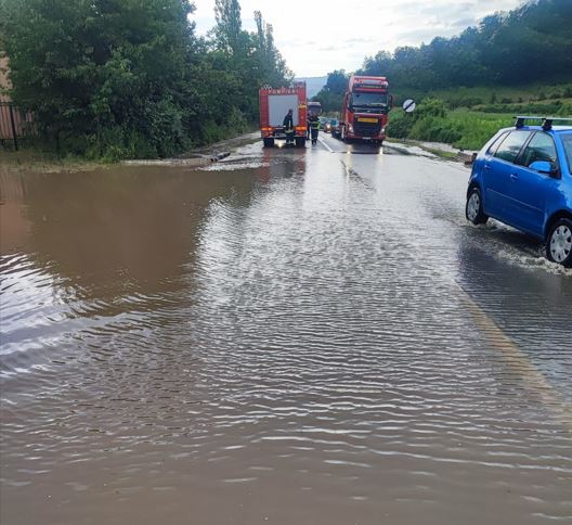 Drum blocat de aluviuni în Morlaca, 6 iulie 2023 / Foto: ISU Cluj