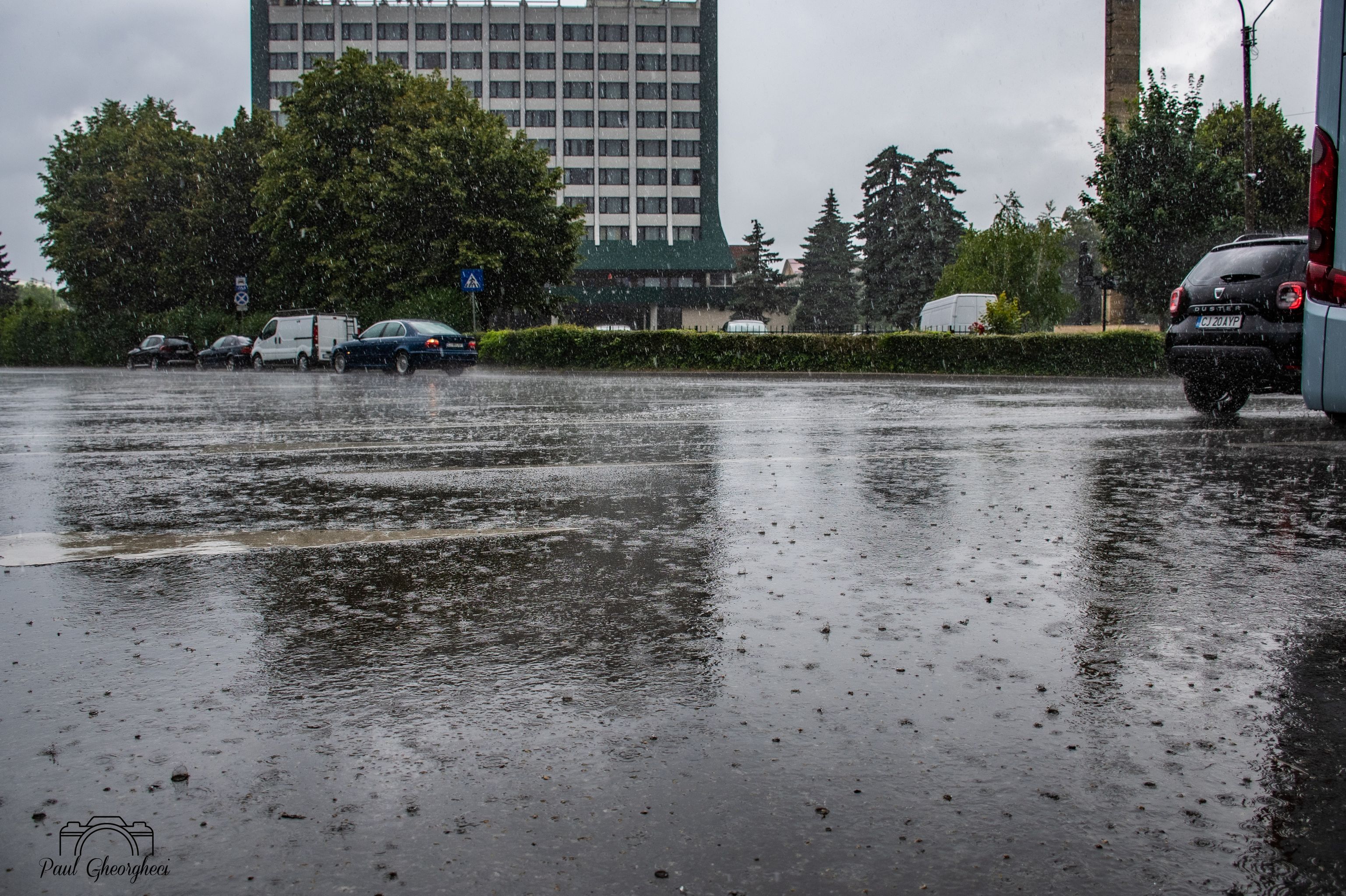 Ploaia a venit cu forțe proaspete în Cluj-Napoca/ Foto: Paul Gheorgheci - Monitorul de Cluj