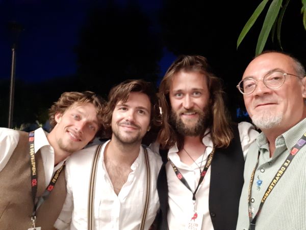 Richard alături de trupa Mazingo, trupă care va ajunge în 2024 la Open Air Blues Festival Brezoi/ Foto: arhivă personală