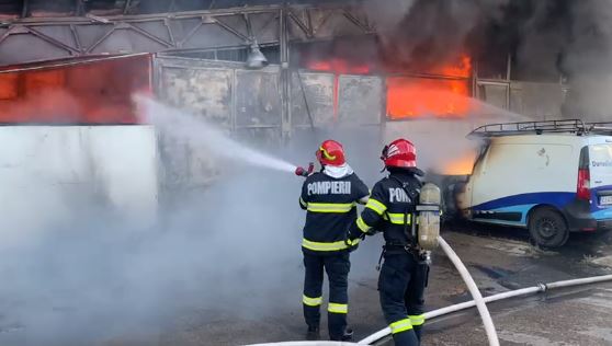 Incendiul de la depozitul de pe strada Luncii, localizat de pompieri/Foto: ISU Cluj