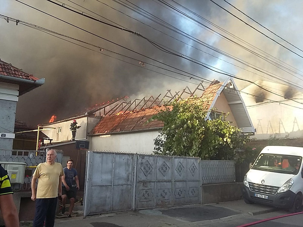 Incendiu pe strada Luncii din Cluj-Napoca. Foto: Facebook Emil Boc