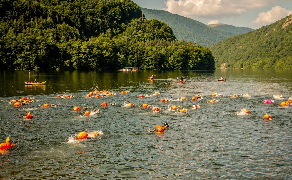 Peste 100 de înotători în Lacul Tarnița. Foto: Facebook Clubul Orca Cluj-Napoca