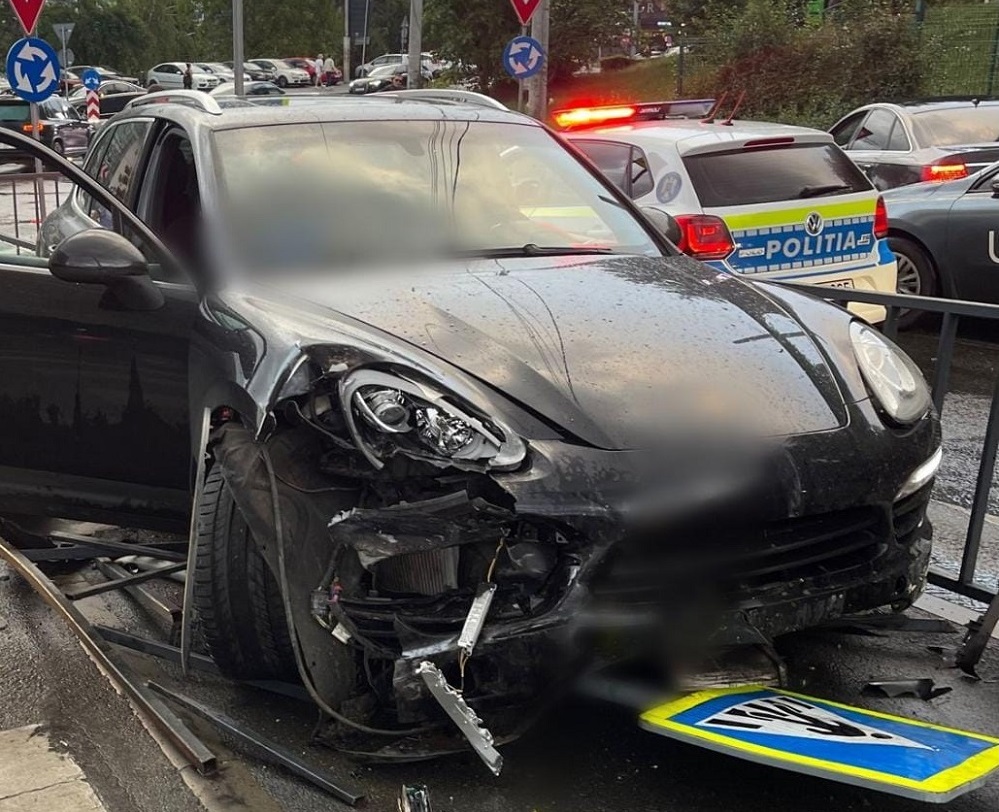 Accident pe strada Teodor MIhali provocat de un șofer băut. Foto: IPJ Cluj