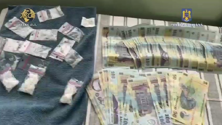 Sume imense de bani și substanțe interzise, ridicate de polițiști în urma perchezițiilor din 1 august / Foto: IPJ Cluj