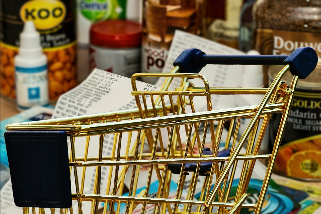 Plafonarea cotelor de adaos a dus la ieftinirea unor alimente în marile magazine / Foto: pixabay.com