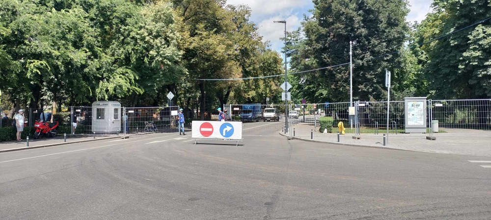 Circulația rutieră și pietonală este interzisă timp de mai bine de o săptămmână pe durata desfășurării festivalului Untold. Foto: monitorulcj.ro