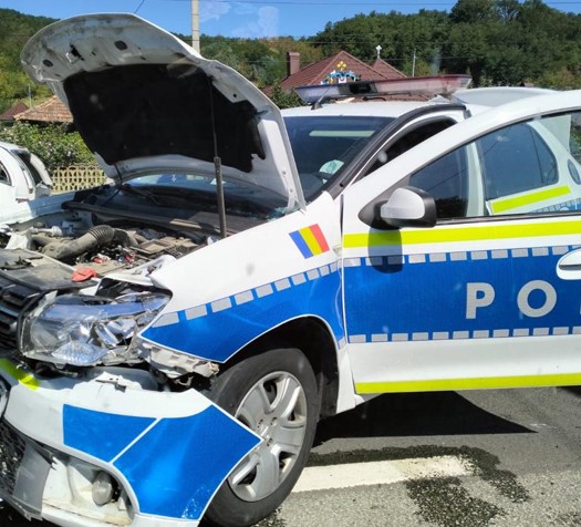 Accident în Gherla în care o mașină de Poliție e implicată / Foto: monitorulcj.ro 12 august 2023