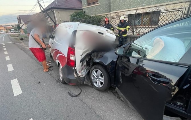 Un accident rutier s-a produs în Baciu între două mașini, sâmbătă seara, 12 august 2023 / Foto: ISU Cluj