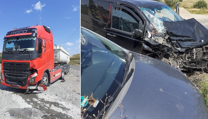 Accident între un camion, un microbuz și o mașină în județul Cluj - 17 august 2023 / Foto: ISU Cluj