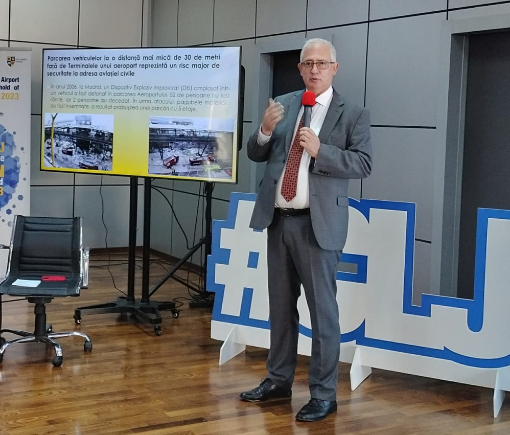 David Ciceo, directorul Aeroportului Internațional Cluj, a prezentat poze cu atentatul din Madrid din 2006 și cere GOTO Parking să respecte legea. Foto: monitorulcj.ro