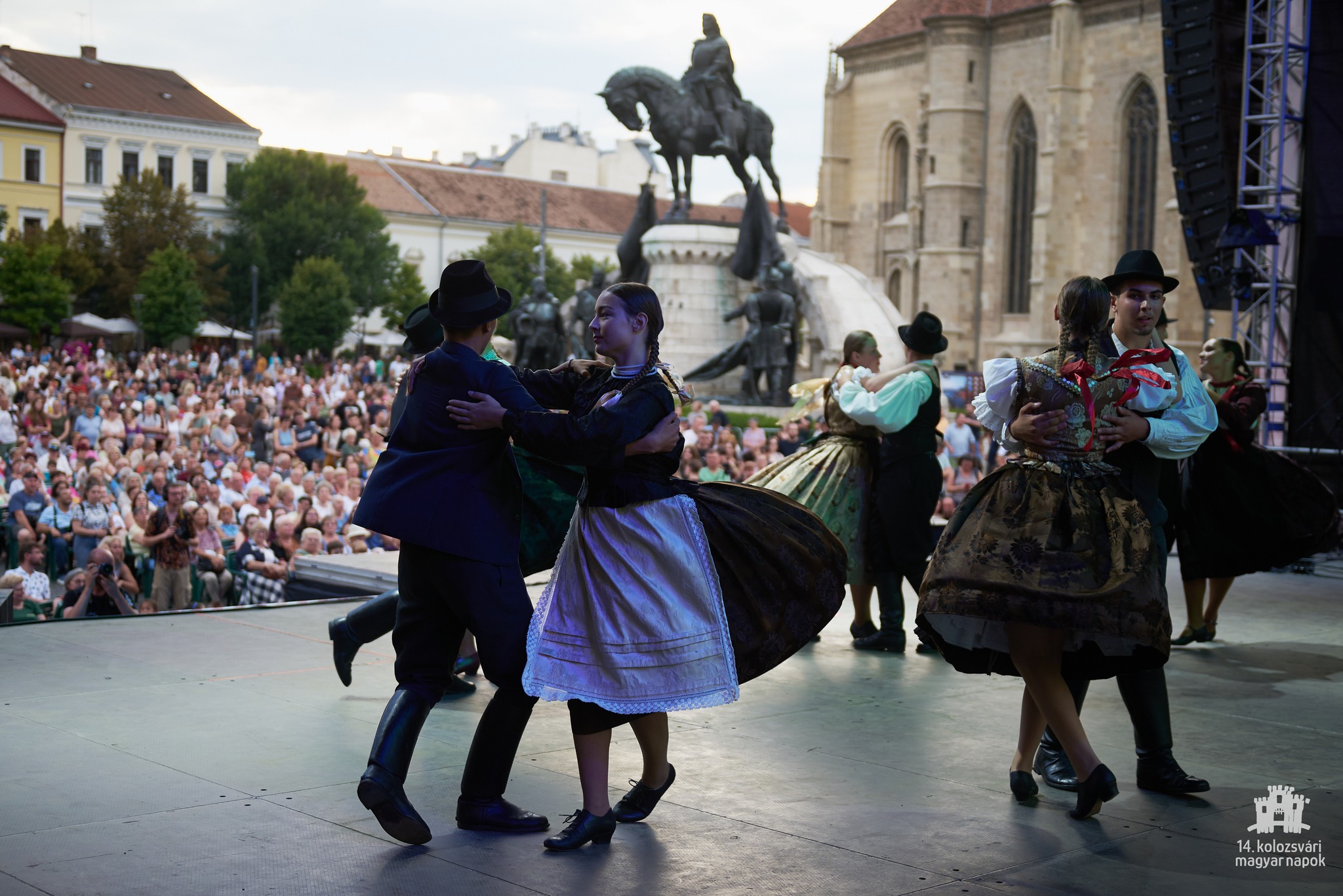Dansuri populare la Zilele Culturale Maghiare, în Piața Unirii / Foto: Facebook - Zilele Culturale Maghiare