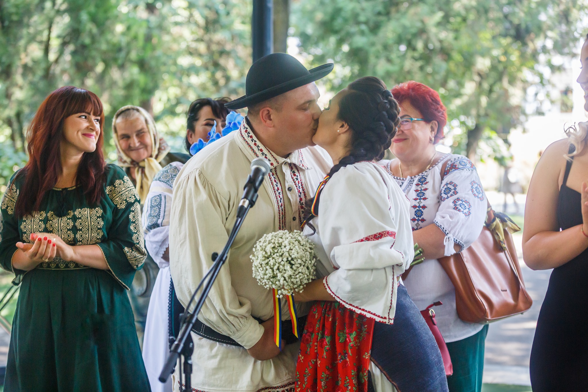 Peste 1.300 de căsătorii, de la începutul anului, la Cluj-Napoca. FOTO: Facebook/ Emil Boc