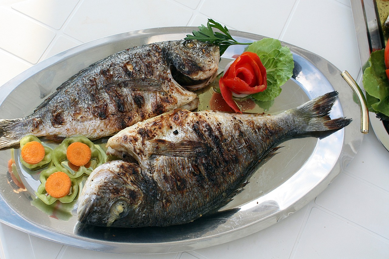 Mâncare de pește în farfurie. Foto: Pixabay