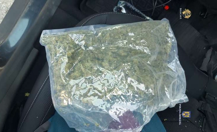 Un traficant de droguri a fost prins în municipiul Cluj-Napoca având la el 200 de grame de canabis/ Foto: DIICOT Oradea