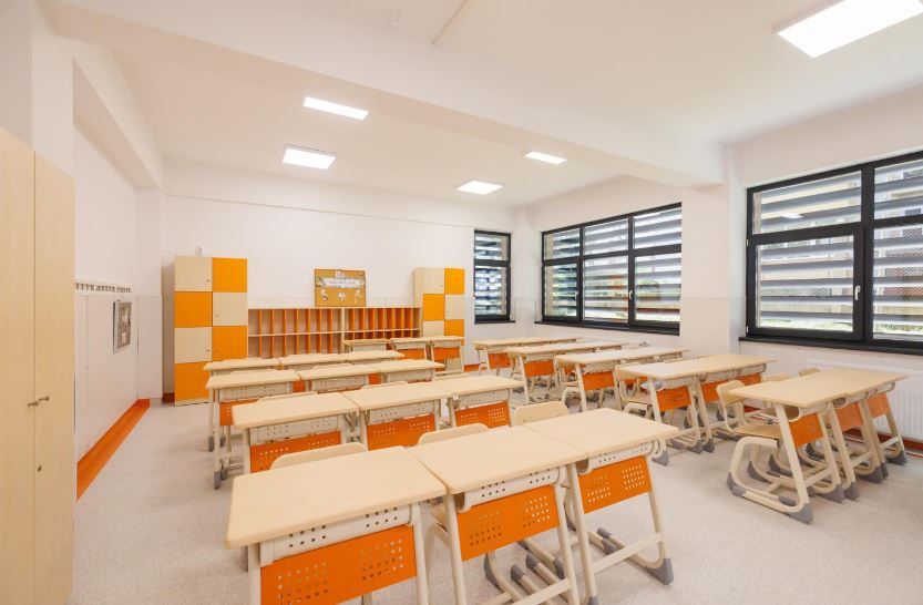 Sală de clasă modernă. Școala gimnazială „Iuliu Hațieganu” Mănăștur/Foto: Emil Boc Facebook.com