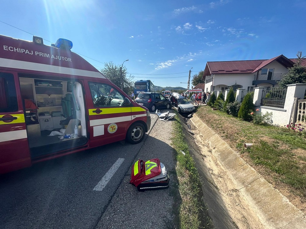Pompierii din Dej au intervenit la un accident rutier petrecut pe raza localității Câțcău. Foto ISU Cluj