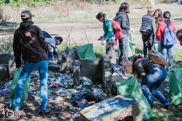 Mii de voluntari din sunt așteptați să participe, și în acest an, la campania națională de strângere a deșeurilor World Cleanup Day – Let’s Do It, Romania! / Foto: Let's Do It, Romania! - Facebook