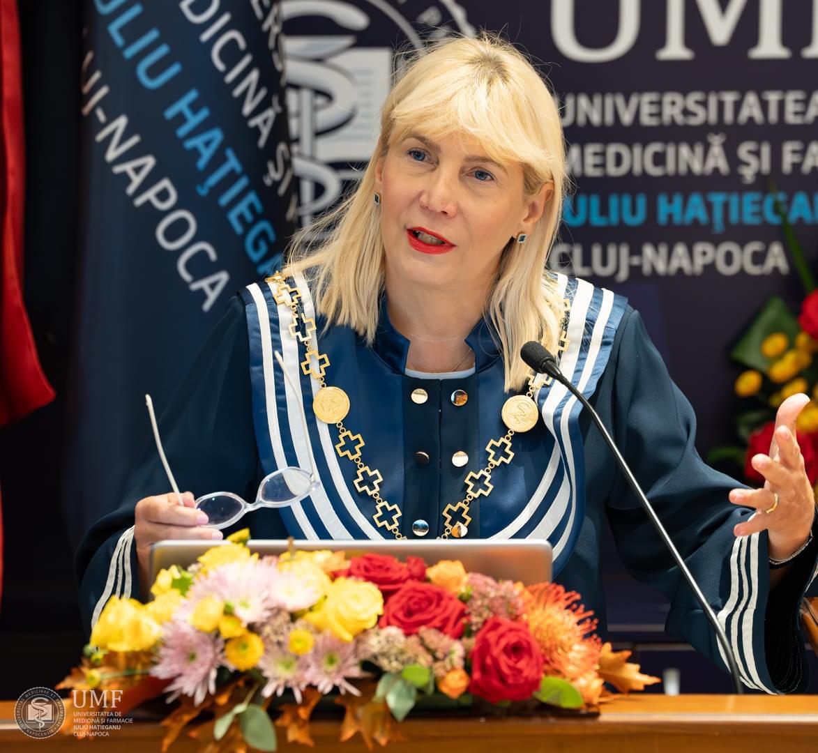 Rectorul UMF Cluj-Napoca, Anca Dana Buzoianu, la deschiderea anului universitar 2023-2024 / Foto: UMF Cluj - Facebook