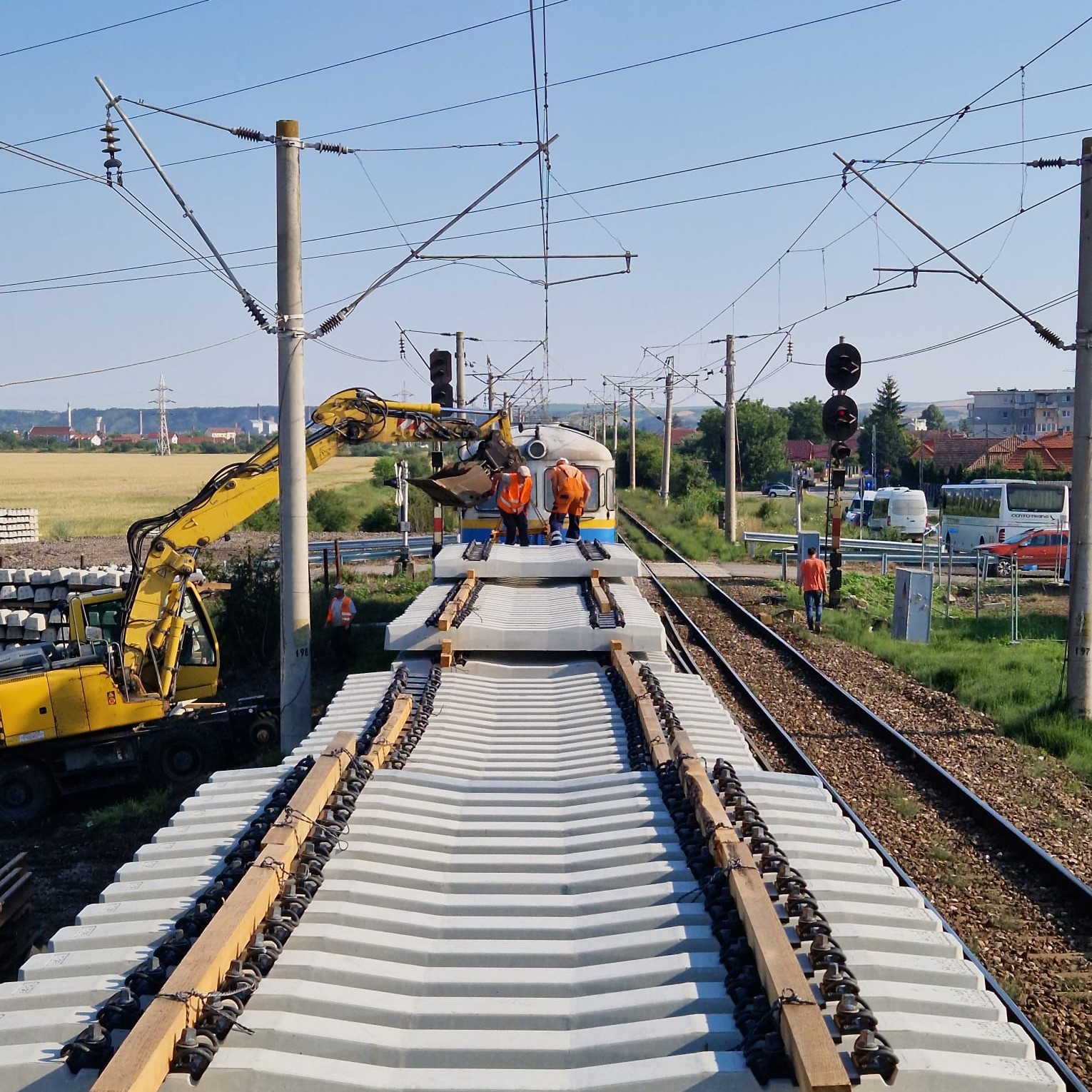 Încep lucrările pentru electrificarea căii ferate Cluj-Oradea. FOTO: CFR Infrastructură/ Facebook