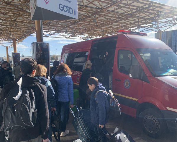Un avion cu 155 de cetățeni ucraineni evacuați din Israel a aterizat luni, 16 octombrie, pe Aeroportul Internațional „Avram Iancu” Cluj/ Foto: Departamentul pentru Situaţii de Urgenţă - Facebook