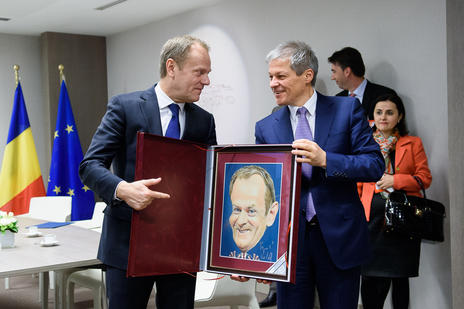 Donald Tusk și Dacian Cioloș. Foto: Renew Europe