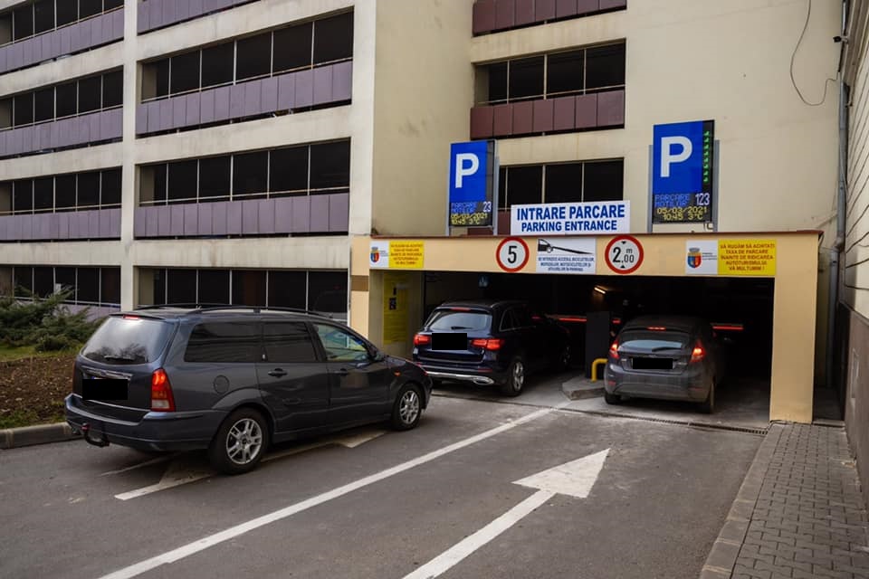 Indexarea taxelor de parcare cu rata inflației aduce cheltuieli suplimentare pentru șoferii din Cluj-Napoca Sursa foto: Facebook/ Emil Boc