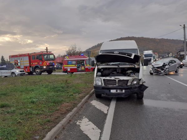 Un accident rutier a avut loc, miercuri dimineață, în localitatea Bunești, județul Cluj/ Foto: ISU Cluj