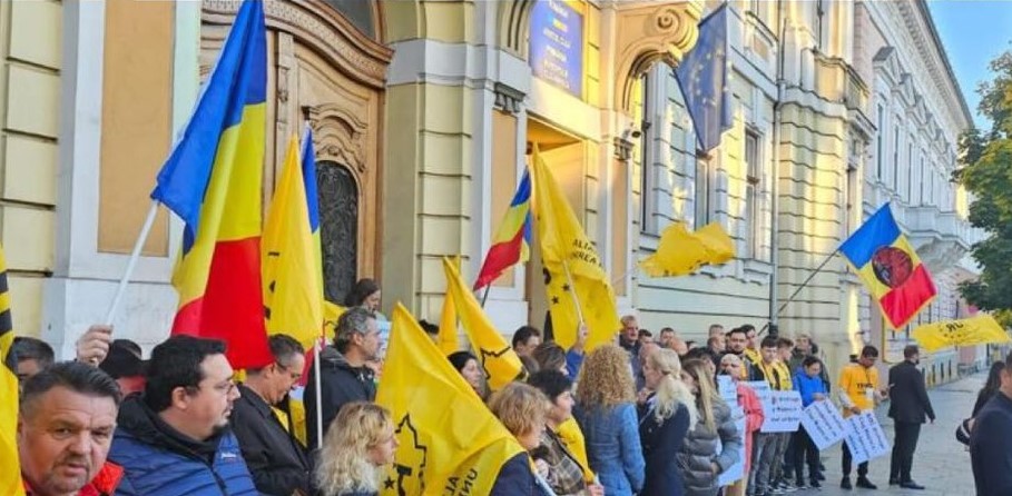 Protest AUR în fața Primăriei din Cluj-Napoca/ Foto: George Simion - Facebook
