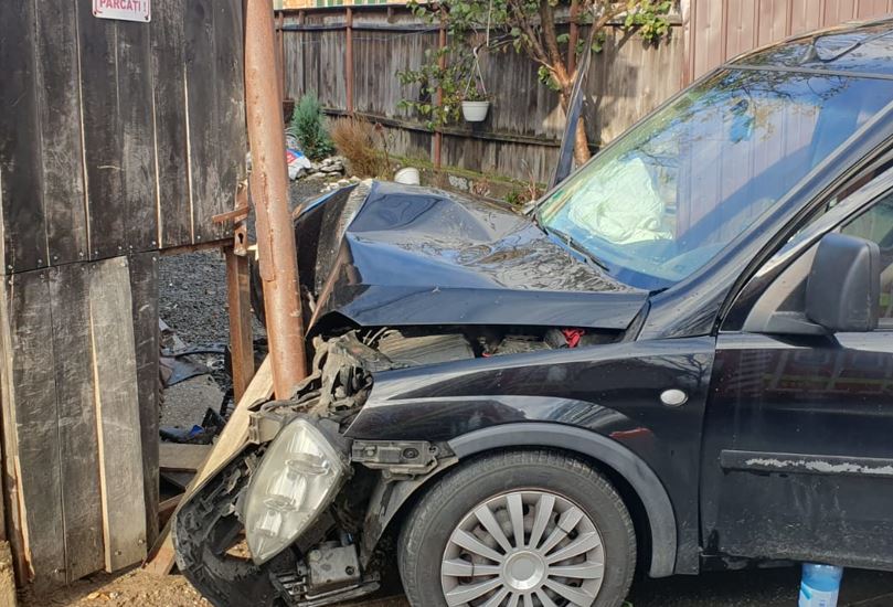Un bărbat a făcut infarct la volan, în Florești și a intrat cu mașina în stâlp/Foto: ISU Cluj
