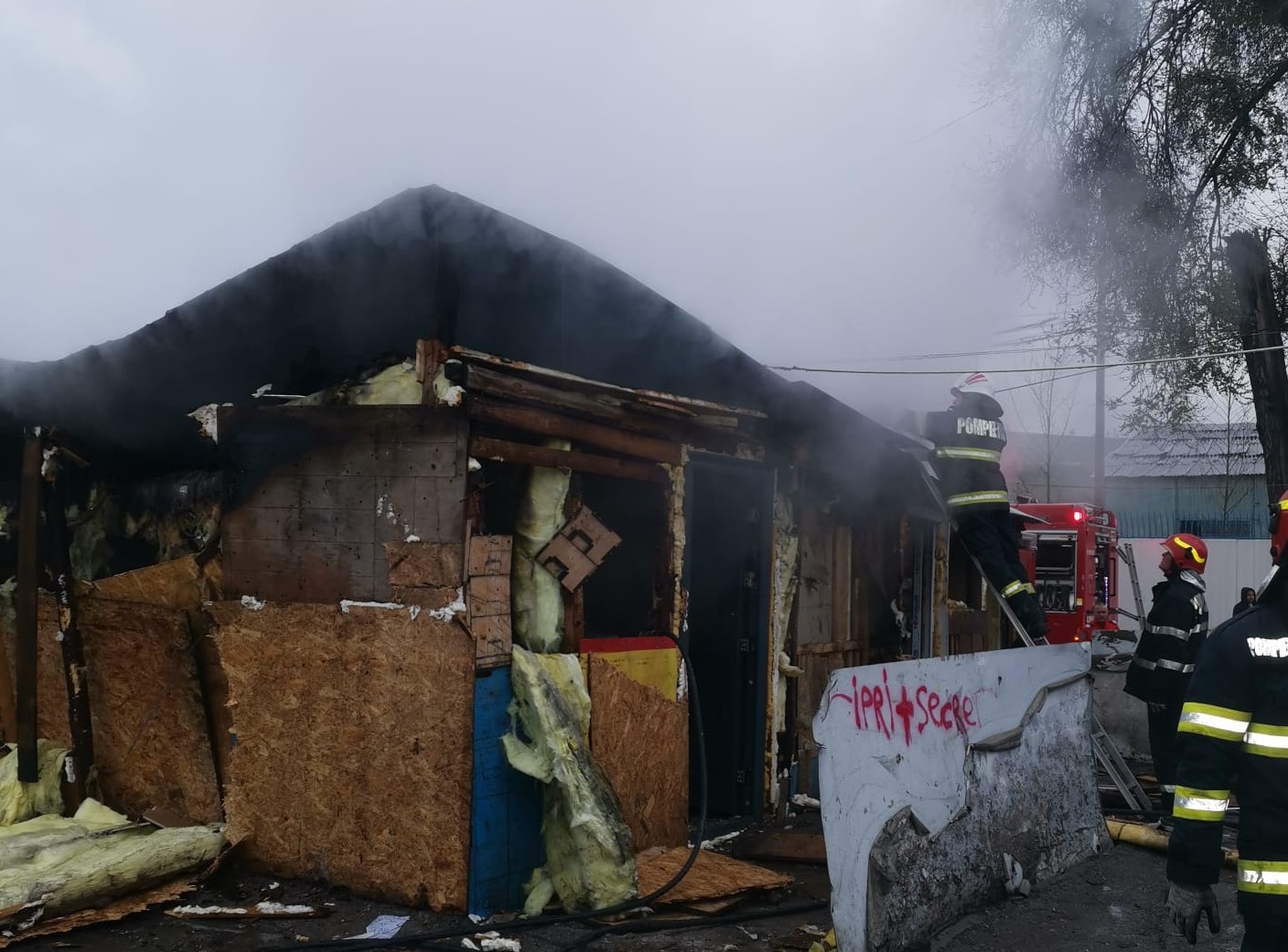 Baracă distrusă după incendiu / Foto: arhivă ISU Cluj