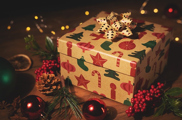 Copiii din centrele de plasament pot să primească de Crăciun cadouri de la clujeni / Foto: pixabay.com