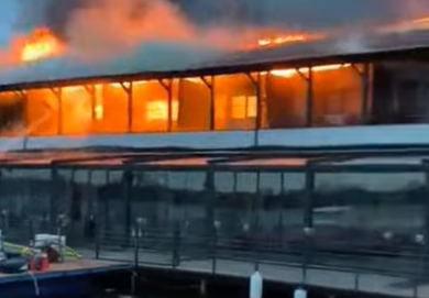 Un incendiu a izbucnit sâmbătă dimineaţă la un restaurant din Snagov/ Foto: @TavernaRacilorTimisoara - YouTube