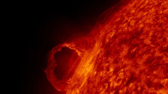 Furtuni geomagnetice provocate de erupţii solare sunt aşteptate să lovească Pământul în acest weekend şi ar putea afecta comunicaţiile radio în anumite zone, a raportat sâmbătă Centrul de prognoză meteo spaţială din Statele Unite/ Foto: pixabay.com