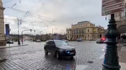 Intervenție a poliției la un atac armat în Praga / Foto: captură video Poliția cehă / Twitter